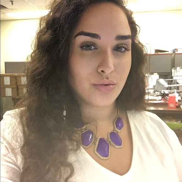 Meet your Posher, Sabrina - Picture 2 of 3